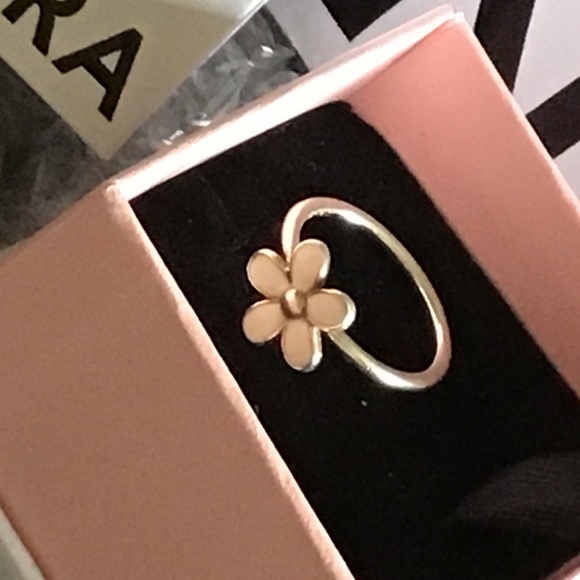 New Pandora flower ring - Picture 3 of 4